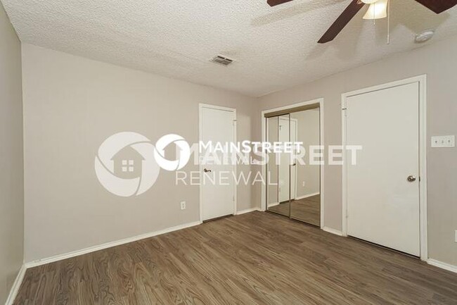 Building Photo - 9054 Chinon
