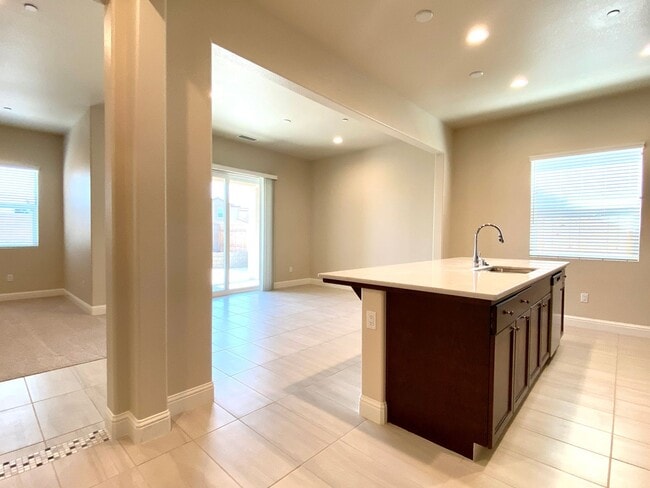 Building Photo - $2,495 Leonard & Ashlan, 3 Bedroom Home - ...