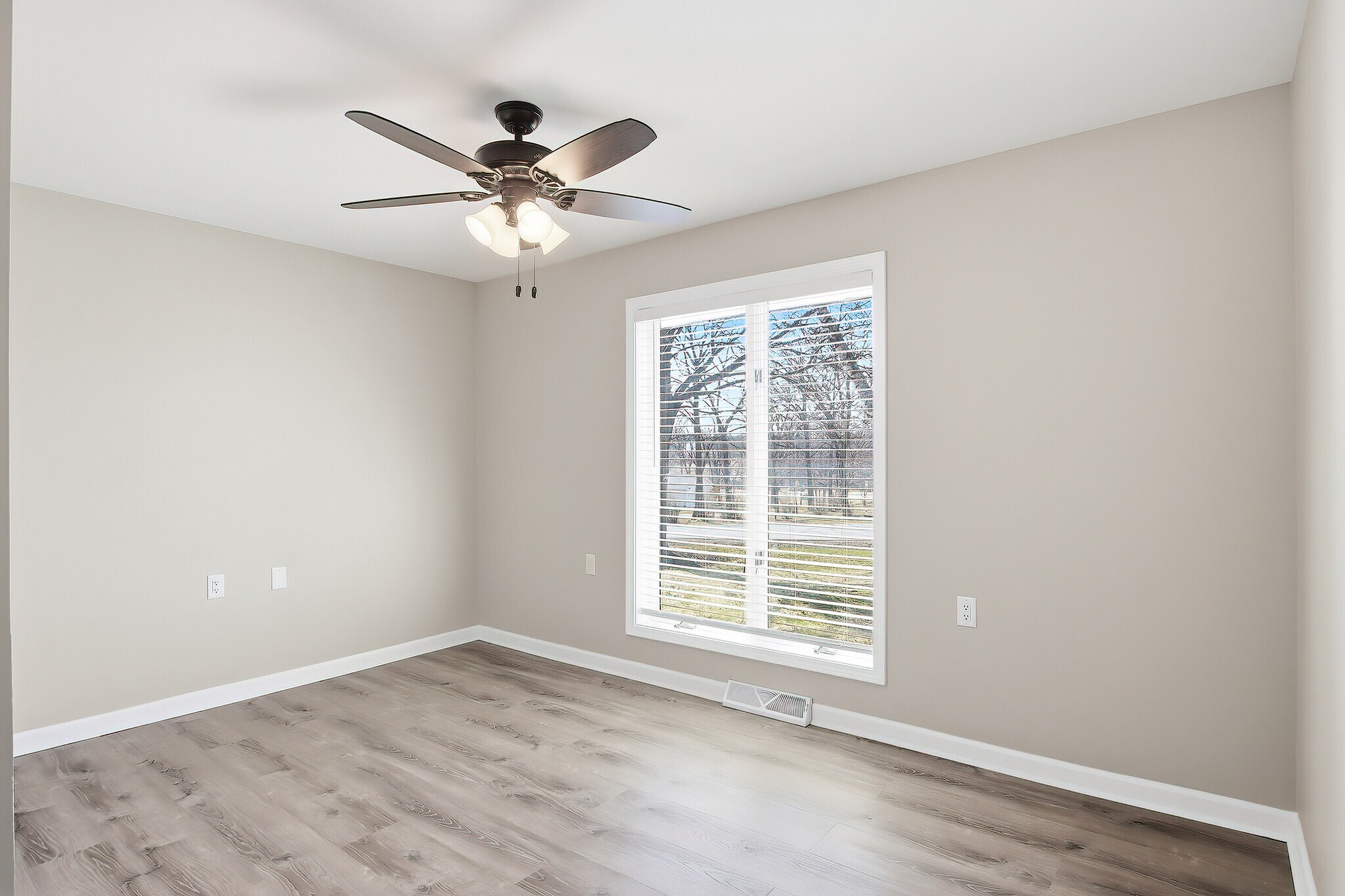 Building Photo - 6582 Lakeside Rd