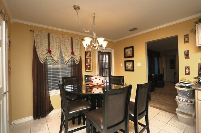 Building Photo - 7813 Kingshire Dr