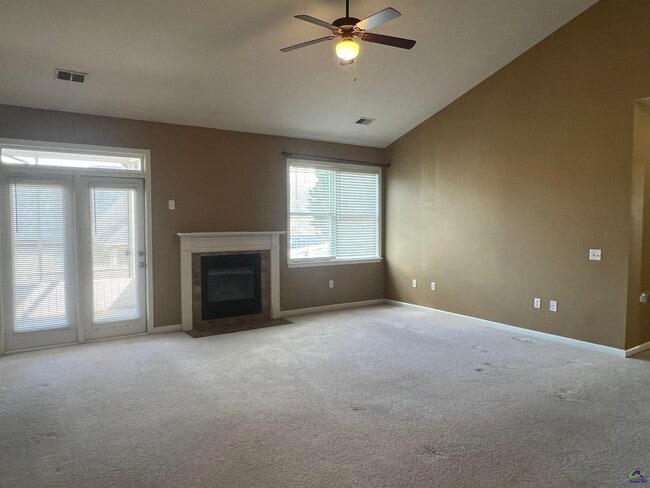 Building Photo - 312 Hearthwood Dr