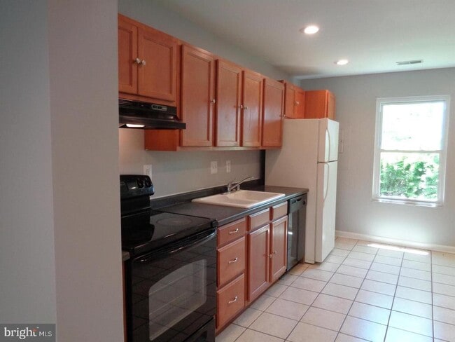 Building Photo - 612 Kittendale Cir