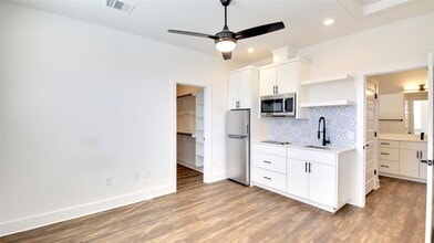 Building Photo - 7601 Carver Ave
