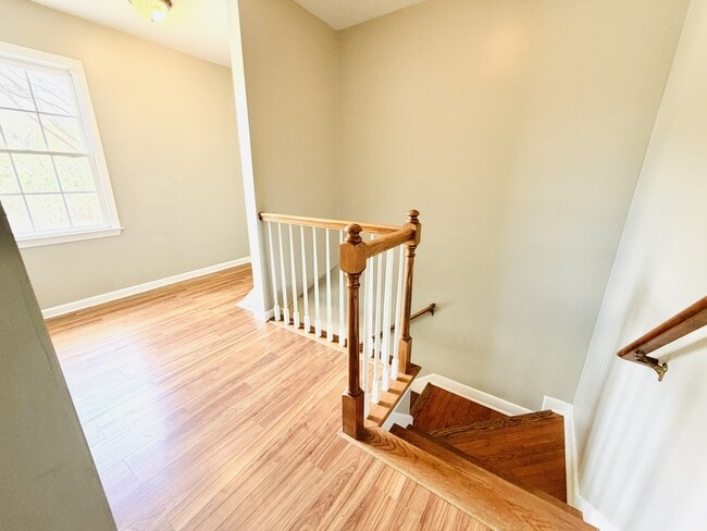 Building Photo - 207 Ivy Park Ln