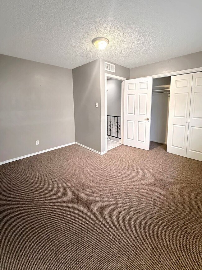 Building Photo - 1901 W Jackson Ave