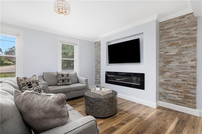 Building Photo - 29 Canterbury Dr