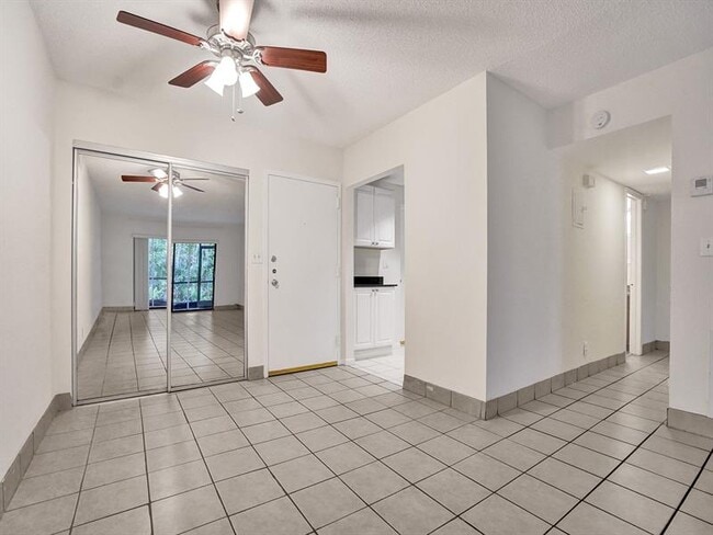 Building Photo - 3115 Oakland Shores Dr
