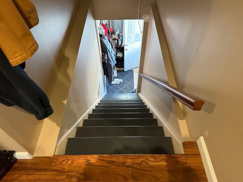 Stairs to Apt - 1977 Miller Pl