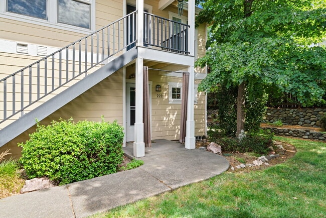Building Photo - 2221 McCall Dr