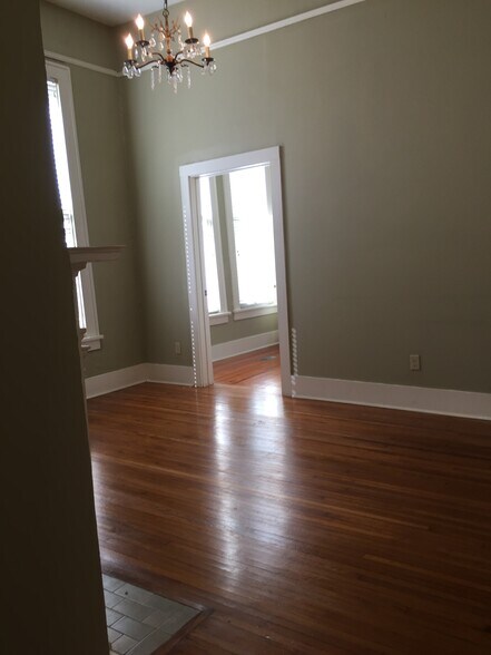 Living - 920 Scott St