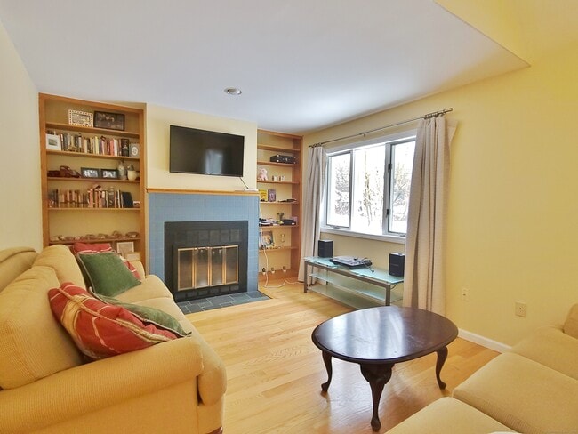 Building Photo - 141 Courtyard Ln