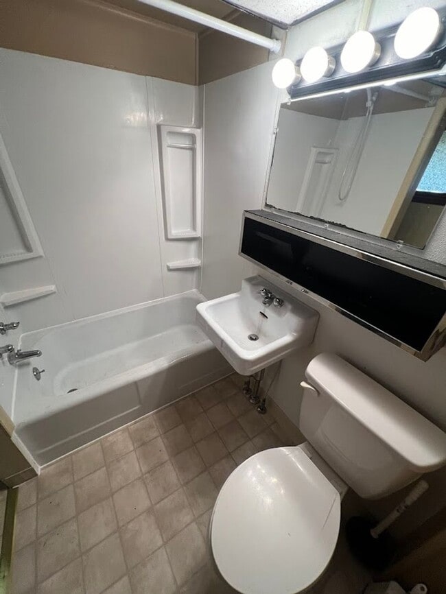 Building Photo - Single Family Home