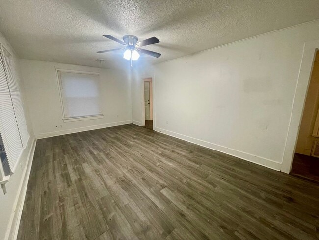 Building Photo - 503 1st St