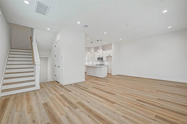 Building Photo - 3038 Live Oak St