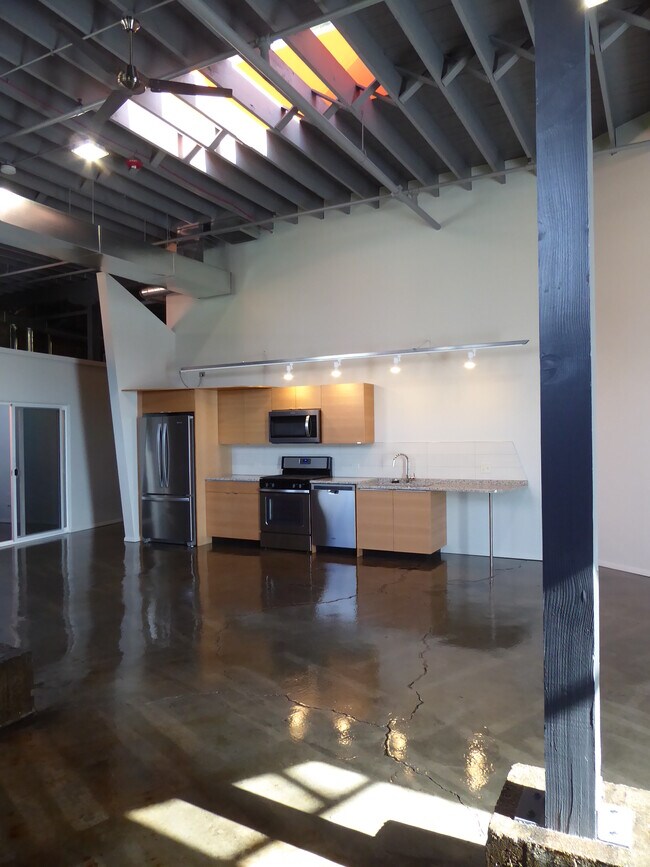 unit 14 (interior) - 2113 Greenleaf St