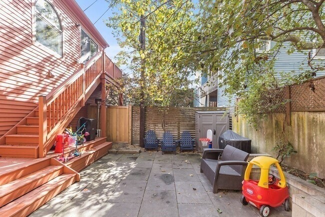 Building Photo - 7 Murdock St