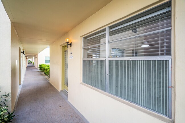 Building Photo - 244 Normandy Ln