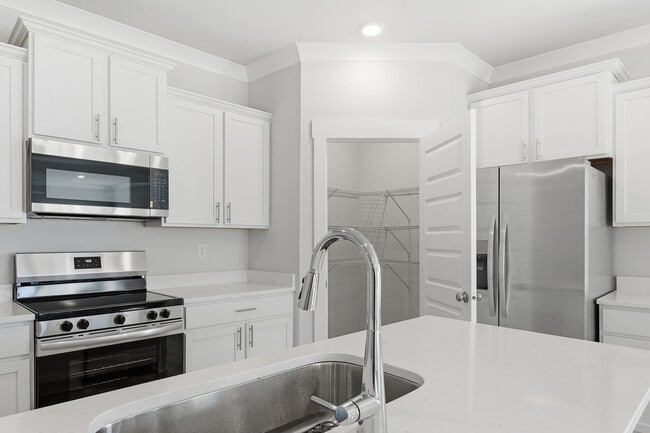 Building Photo - 1085 Hayward Lp