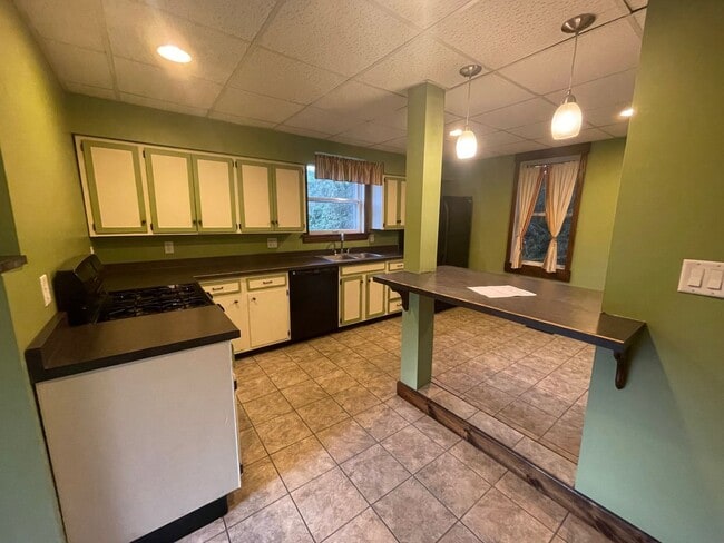 Building Photo - 3 Bedroom Kenwood Home