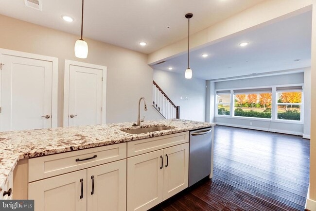 Building Photo - 44752 Tiverton Sq