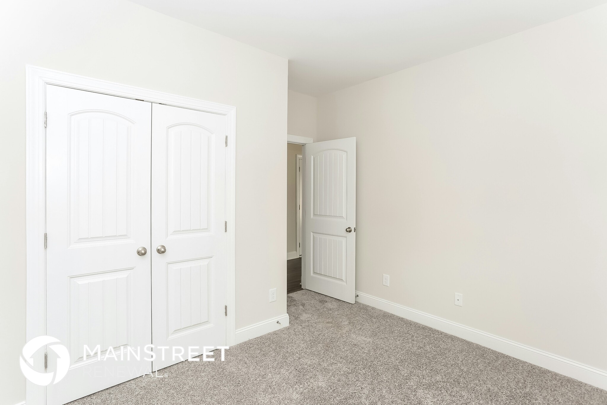 Building Photo - 3900 Allenby Pl