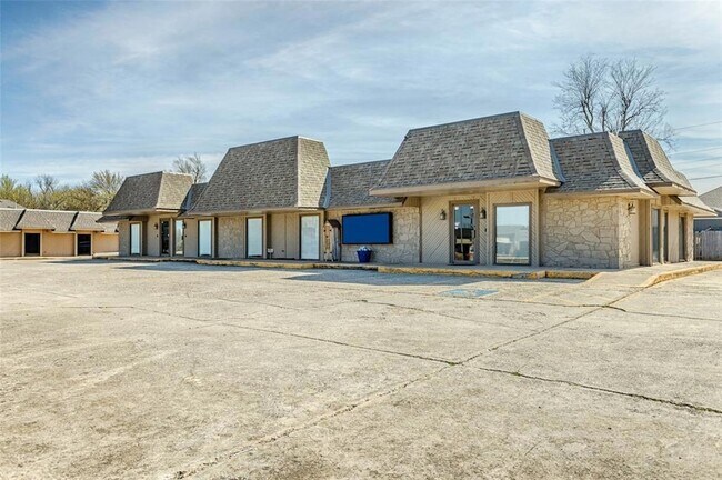 Building Photo - 1700 E State Hwy 152