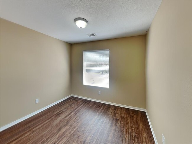Building Photo - 3642 Apple Dale Dr