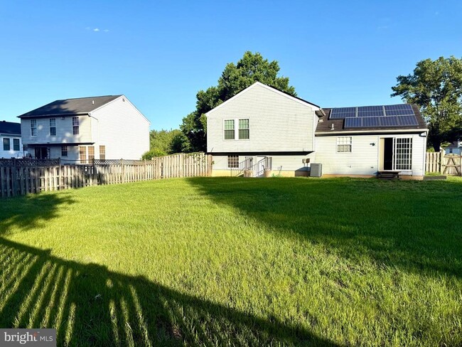 Building Photo - 2015 Mapleleaf Pl