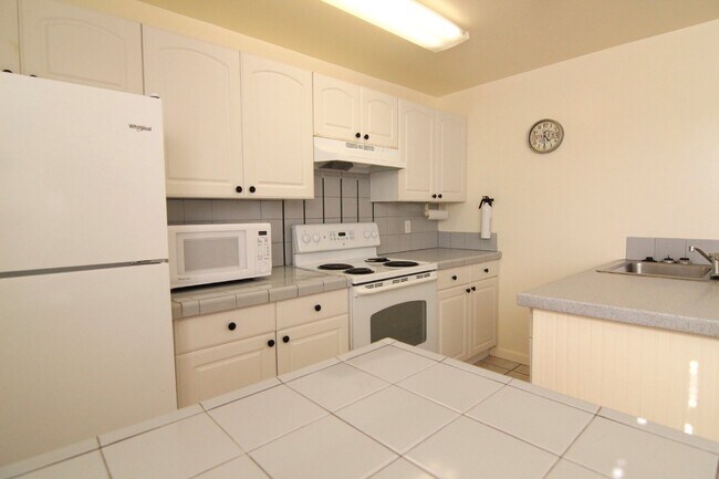 Building Photo - 3 bedroom 2 Baths