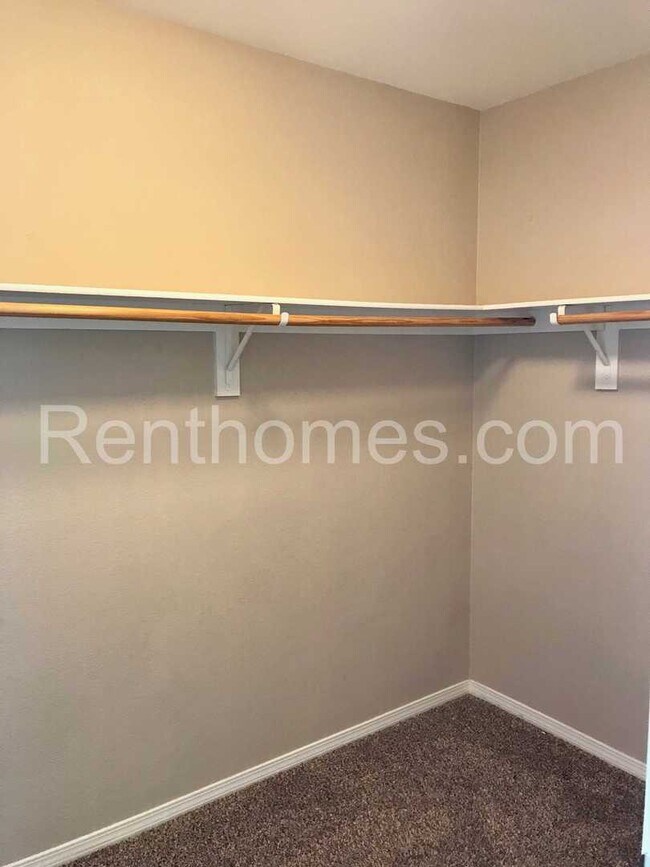 Building Photo - 5539 Alexandrine Ct