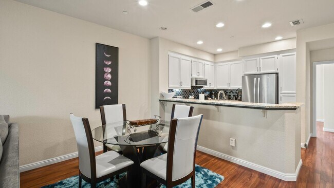 Building Photo - 2862 Pearblossom Dr