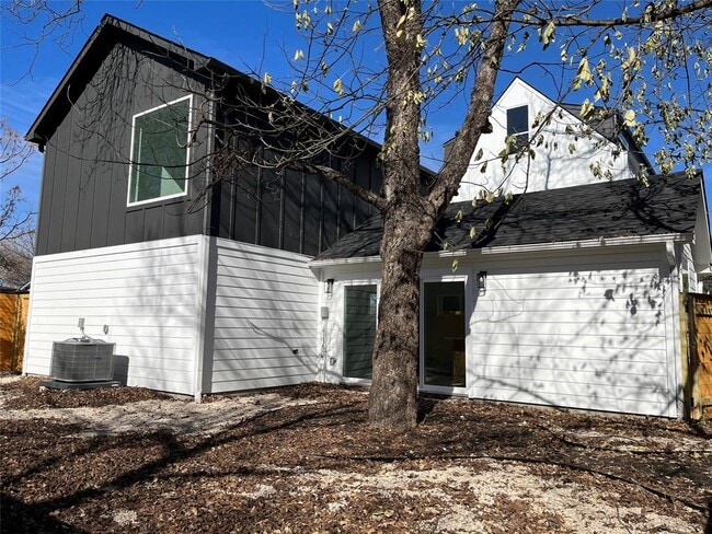 Building Photo - 2813 Prado St