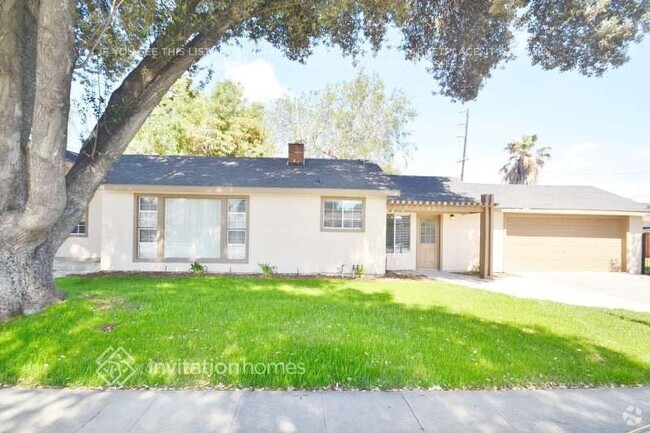 Building Photo - 6990 Malibu Dr