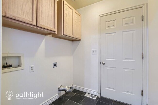 Building Photo - 193 1375 N