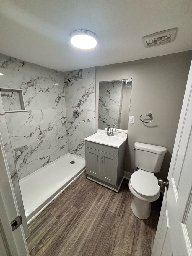 Building Photo - 5302 East Dr