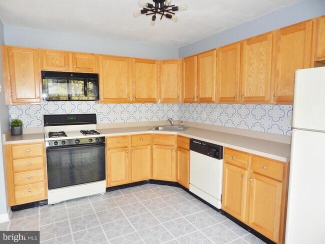 Building Photo - 531 Musket Ct