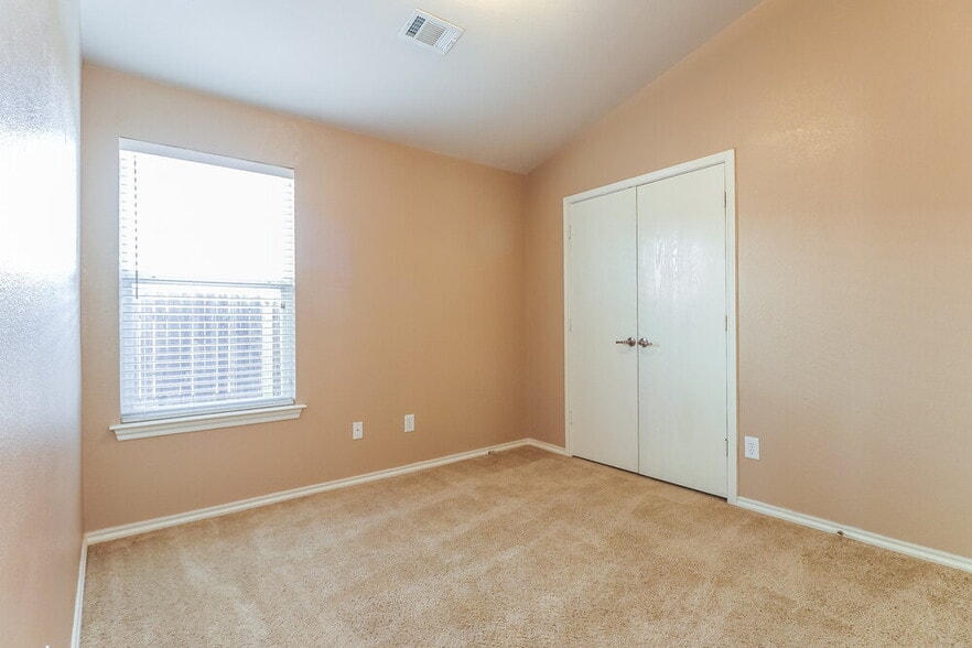 Building Photo - 6440 Regina Dr