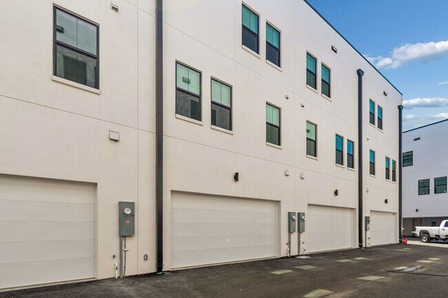 Building Photo - New Construction Townhome For Lease downtown Tampa, Ybor City, Gas Worx