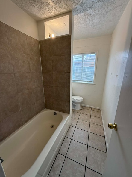 Building Photo - 460 E Delano St