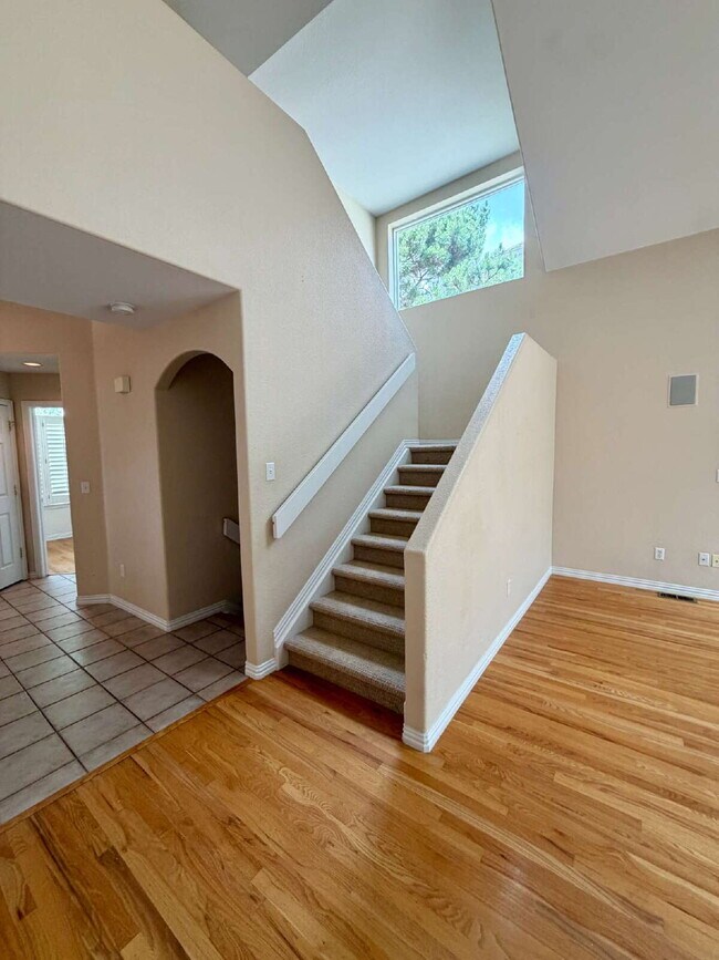 Building Photo - Don’t Miss out on this 4-bedroom 3 bath home in the gated Lighthouse Villas Community.