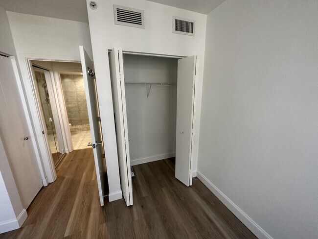 Building Photo - 1551 N Flagler Dr