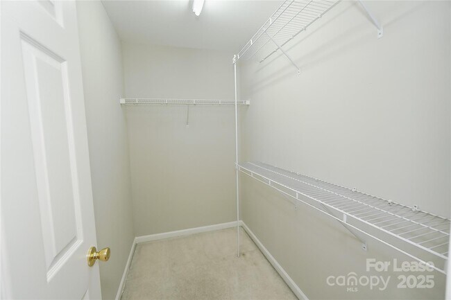 Building Photo - 6824 Southbrook Dr