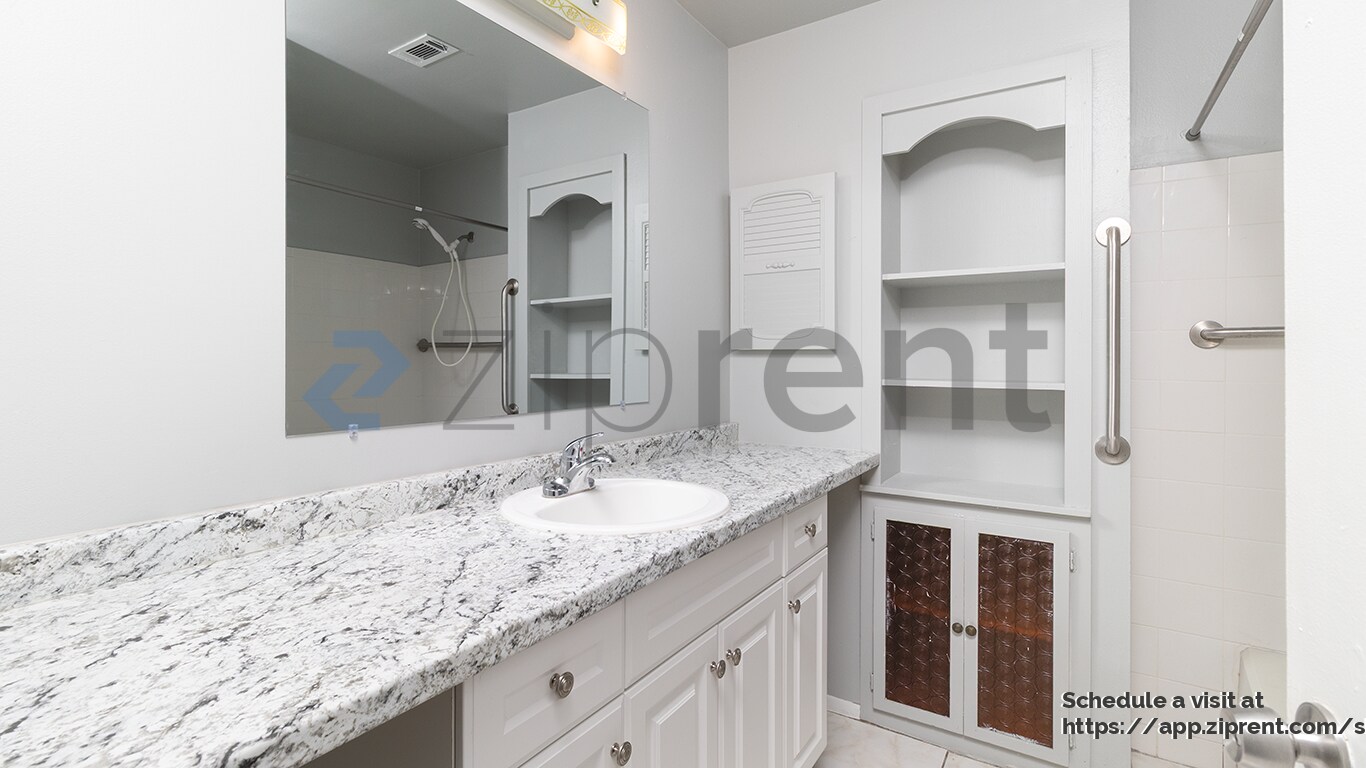 Building Photo - 839 Chelsea Ave