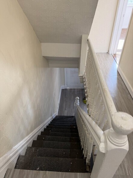 Primary Photo - 730 Middle Ave