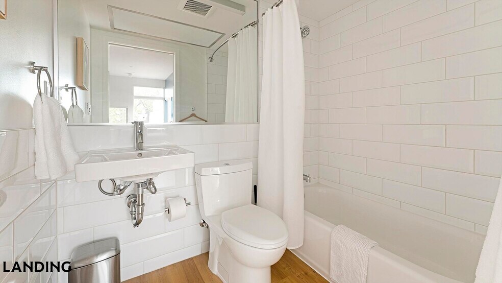 Building Photo - 135 Adams St