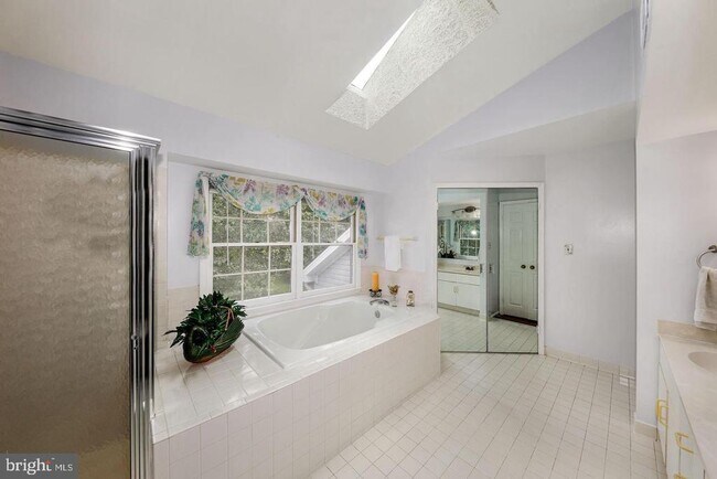 Building Photo - 14429 Stonebridge View Dr
