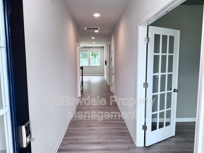 Building Photo - 1020 Garrow Dr