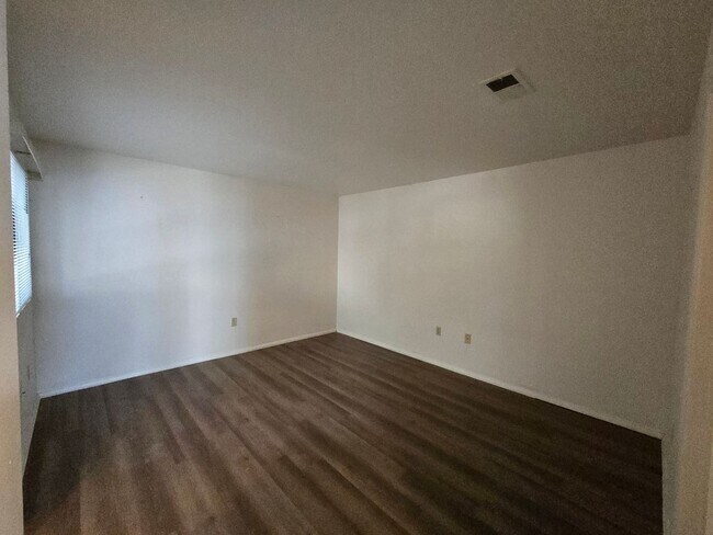 Building Photo - 2180 Pinetop Ln
