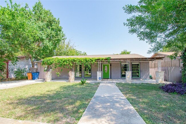 Primary Photo - 2524 Berkett Dr