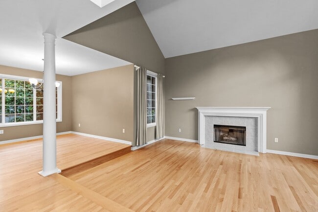 Building Photo - Spacious 4 bed/2.5 bath in Kirkland